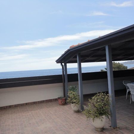 Appartamento Sul Mare Ачиреале Экстерьер фото