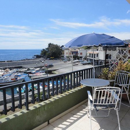 Appartamento Sul Mare Ачиреале Экстерьер фото