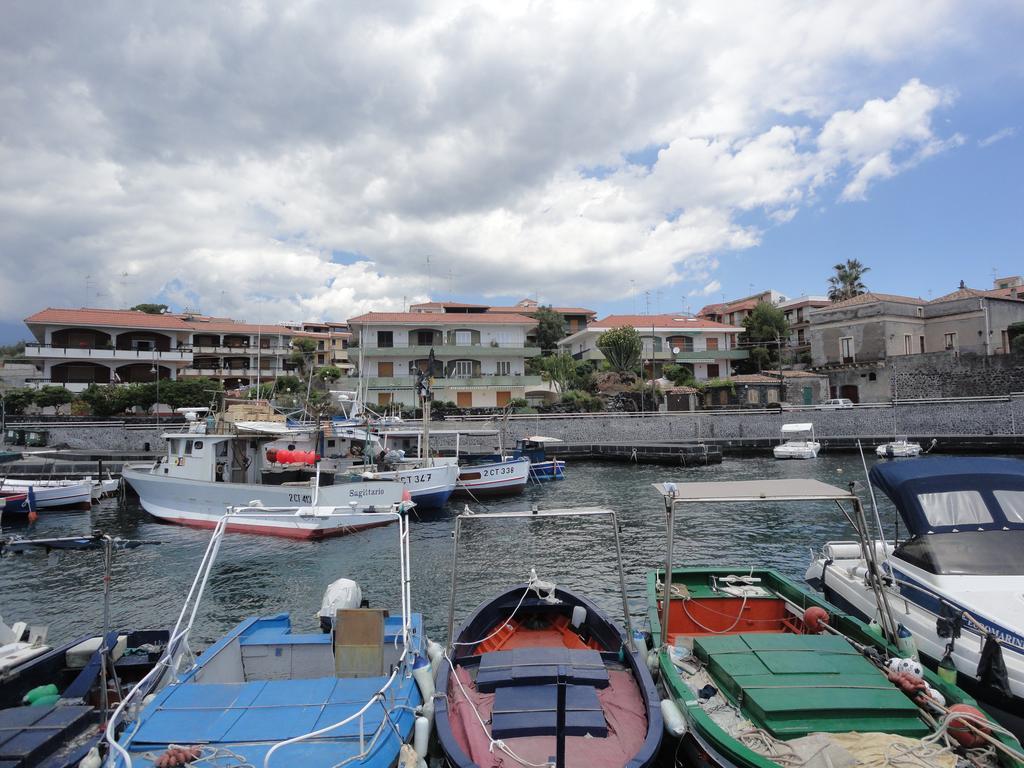 Appartamento Sul Mare Ачиреале Экстерьер фото
