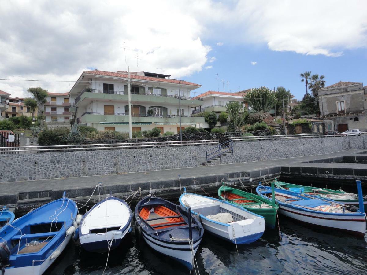 Appartamento Sul Mare Ачиреале Экстерьер фото