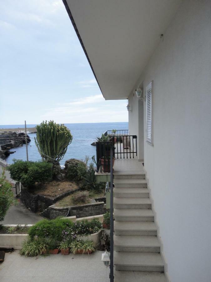 Appartamento Sul Mare Ачиреале Экстерьер фото